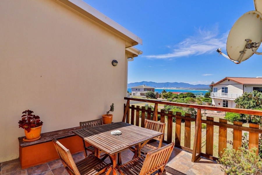 6 Bedroom Property for Sale in De Kelders Western Cape